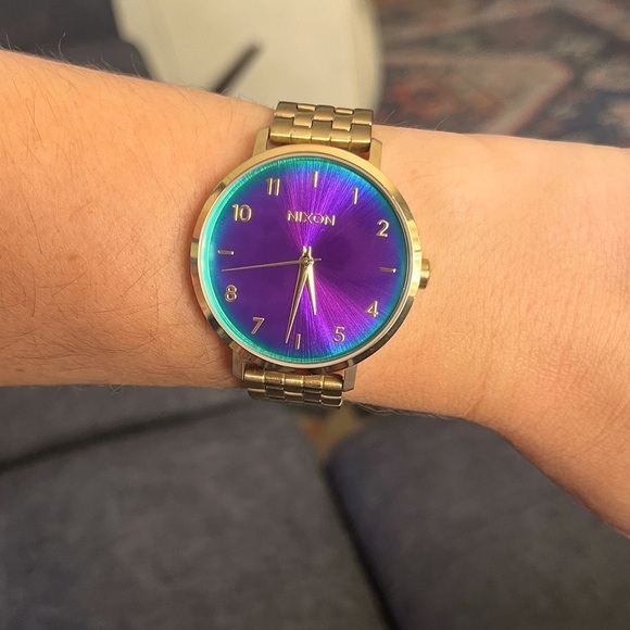 Nixon “ Point it - The Arrow” Classic Gold Bracelet Watch - Picture 1 of 5